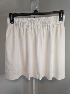 🆕️ Line & Dot Lined Slip-on Mini Skirt / White / Medium